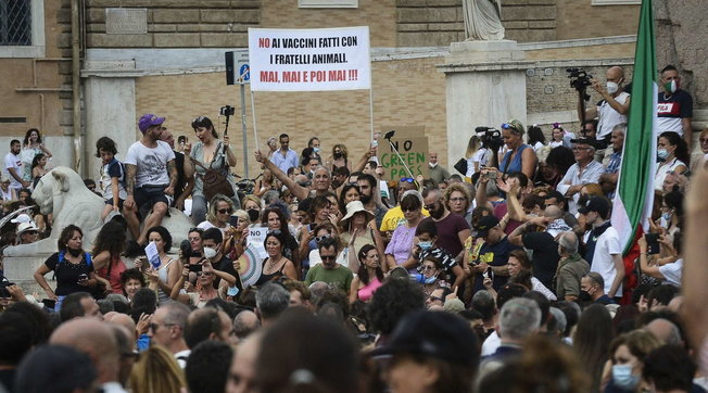 Corteo anti Green pass, rischio assembramenti: sit-in spostato da Montecitorio a piazza del Popolo