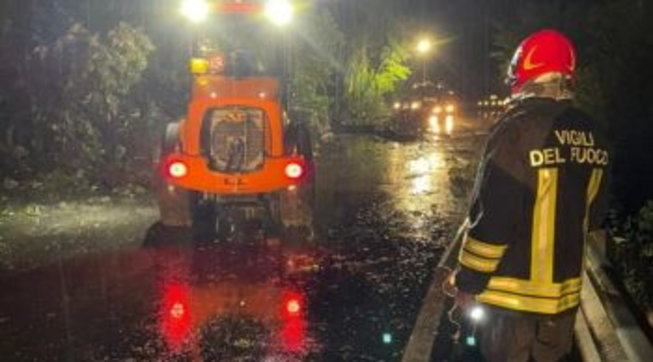 Aosta, frana sulla statale vicino a La Salle: auto investita