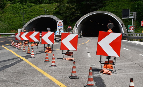 Incidente in un cantiere sulla A15 a Parma, morto un operaio