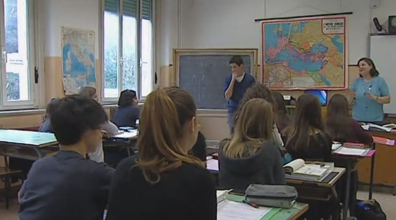 Scuola, stop stipendio a prof senza Green pass dopo 5 giorni di assenza