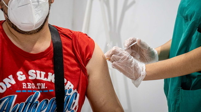 vaccino vaccini vaccinazione covid hangar bicocca milano