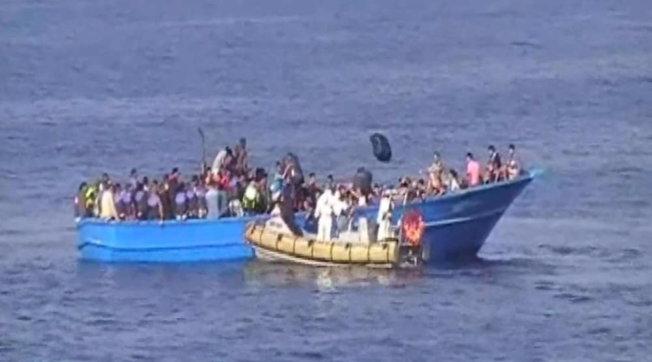 migranti, canale di sicilia, barcone, immigrazione, marina militare