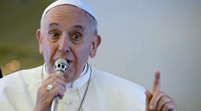 papa francesco aereo parla