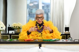 Moda, Iris Apfel: in arrivo la collezione di H&amp;M ispirata ai suoi look