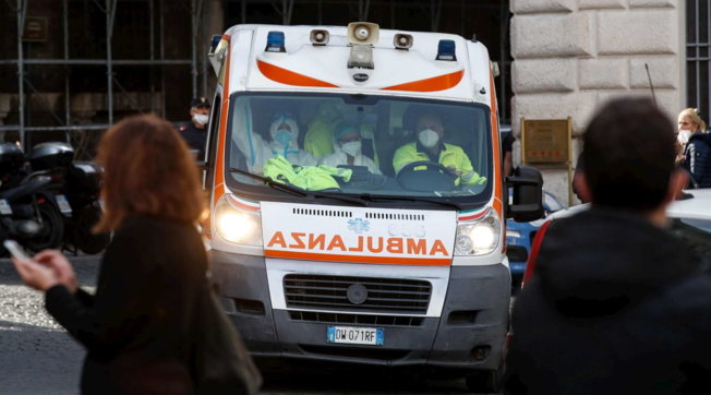 Firenze, schiacciato da un rullo mentre lavora: muore operaio 48enne