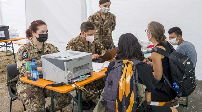 milano vaccino vaccini minori minorenni protezione civile esercito