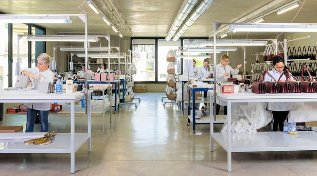 L'industria italiana della pelle si rimette in piedi dopo i lockdown: numeri di nuovo positivi e ripartono gli eventi