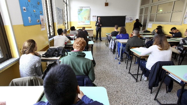scuola classe aula esami