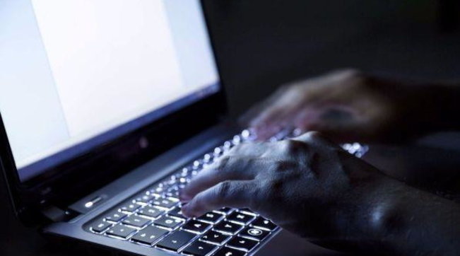 hacker cyberspionaggio cyber spionaggio computer