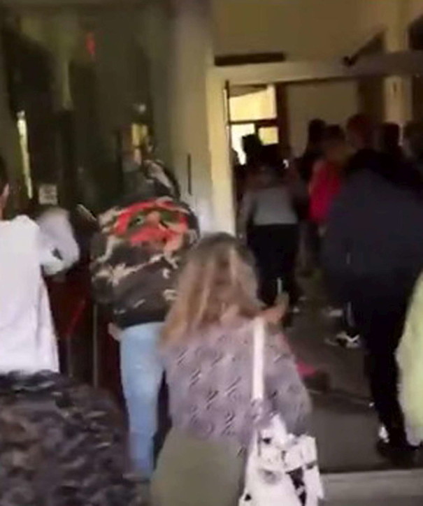 Proteste Green pass, assaltata la sede della Cgil a Roma