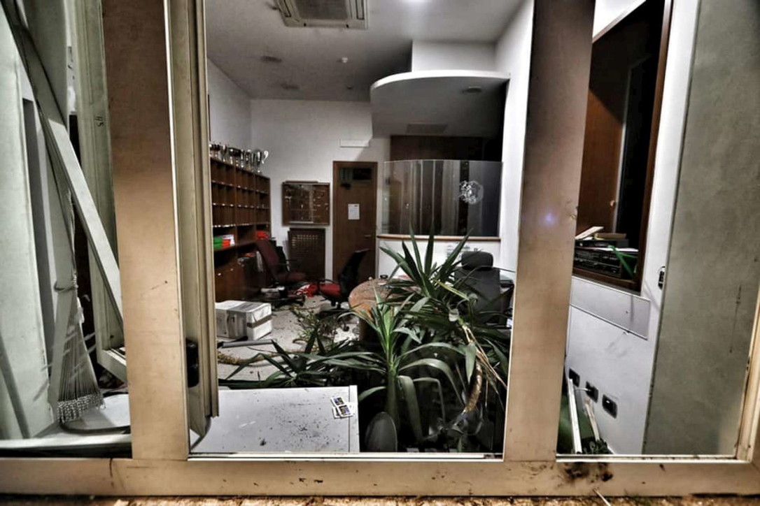 Proteste Green pass, assaltata la sede della Cgil a Roma