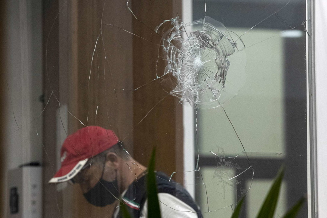 Proteste Green pass, assaltata la sede della Cgil a Roma