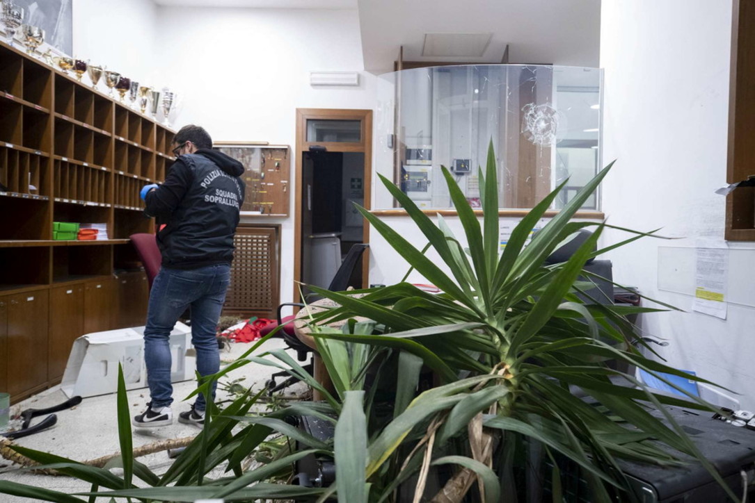 Proteste Green pass, assaltata la sede della Cgil a Roma