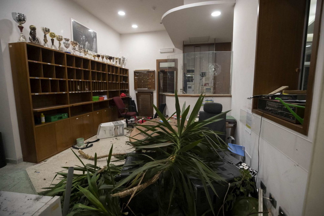 Proteste Green pass, assaltata la sede della Cgil a Roma