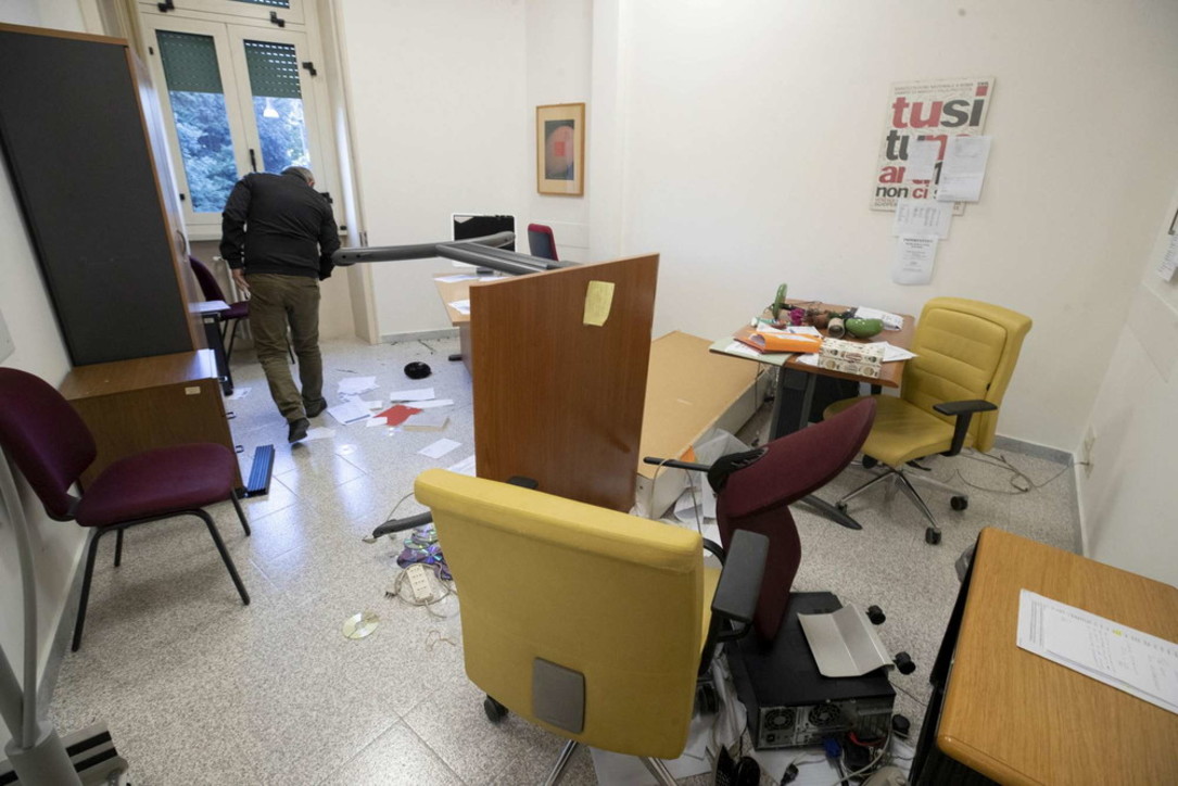 Proteste Green pass, assaltata la sede della Cgil a Roma