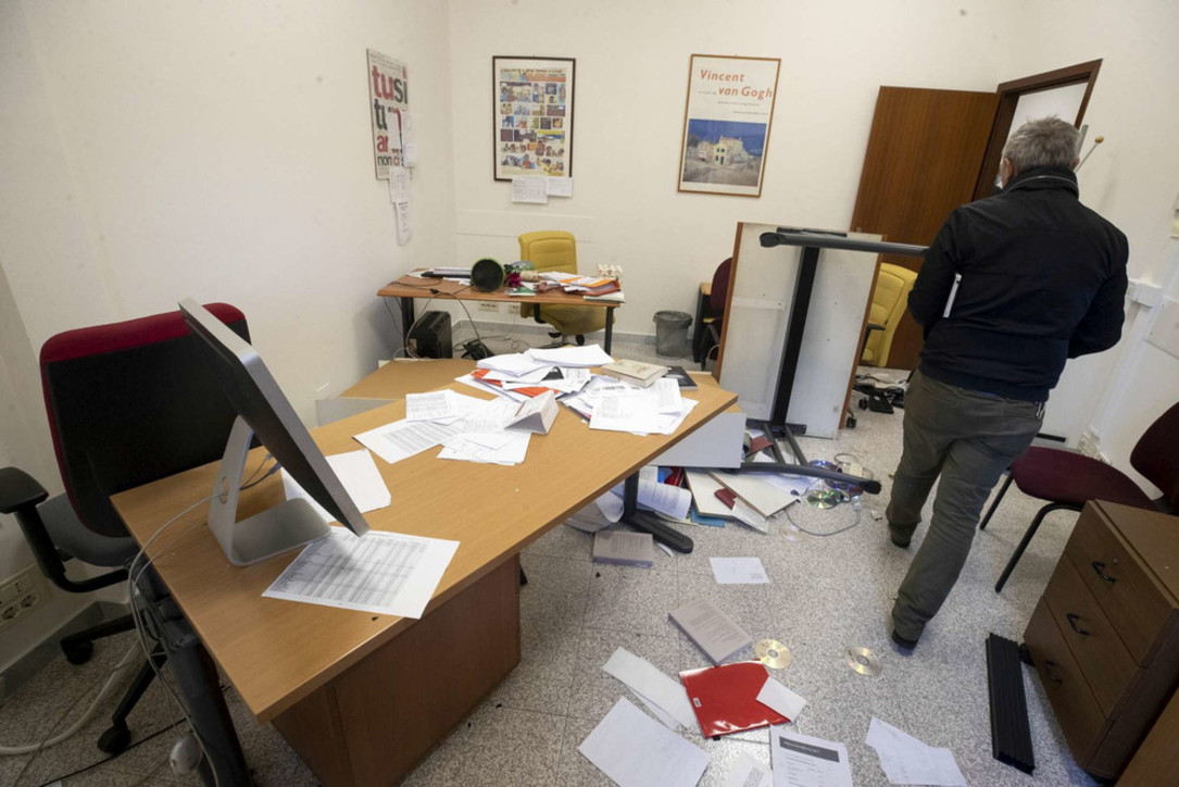 Proteste Green pass, assaltata la sede della Cgil a Roma