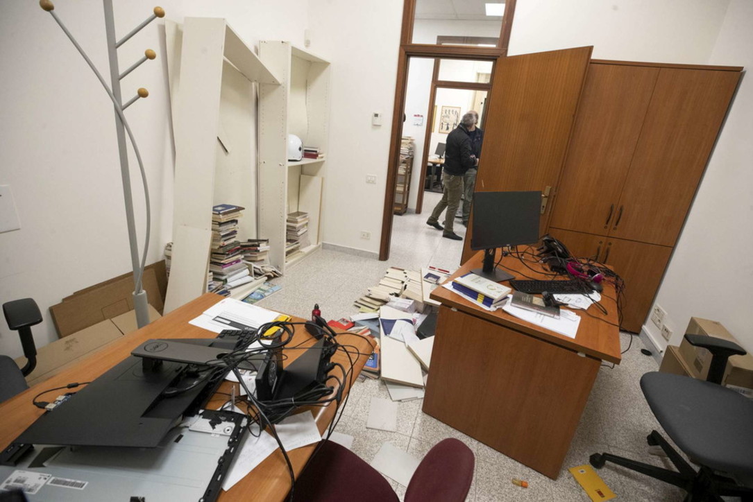 Proteste Green pass, assaltata la sede della Cgil a Roma