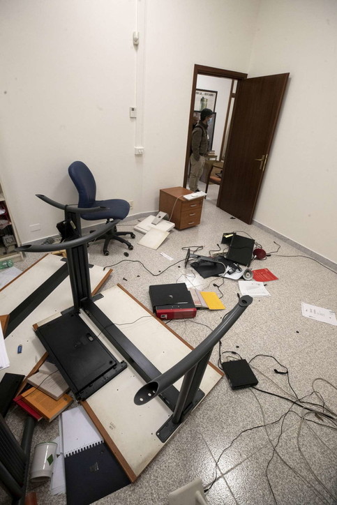 Proteste Green pass, assaltata la sede della Cgil a Roma