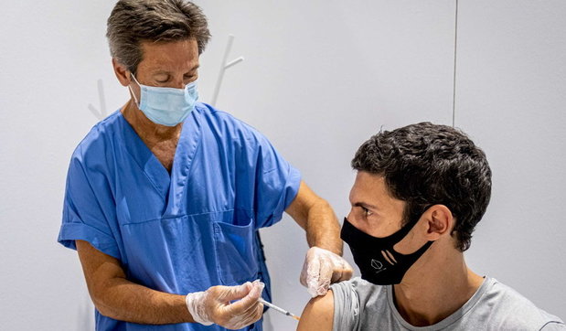 vaccino vaccini vaccinazione covid hangar bicocca milano