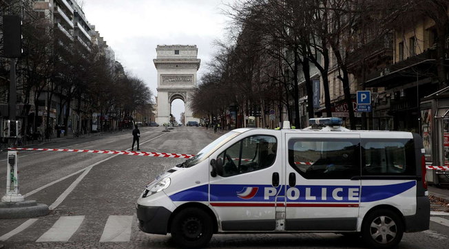 parigi francia gilet gialli polizia