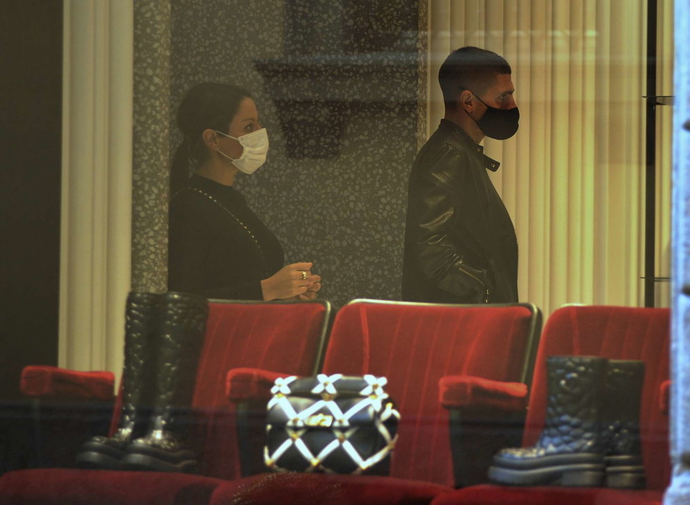Marco Verratti e Federico Balzaretti fanno shopping a Milano con le mogli
