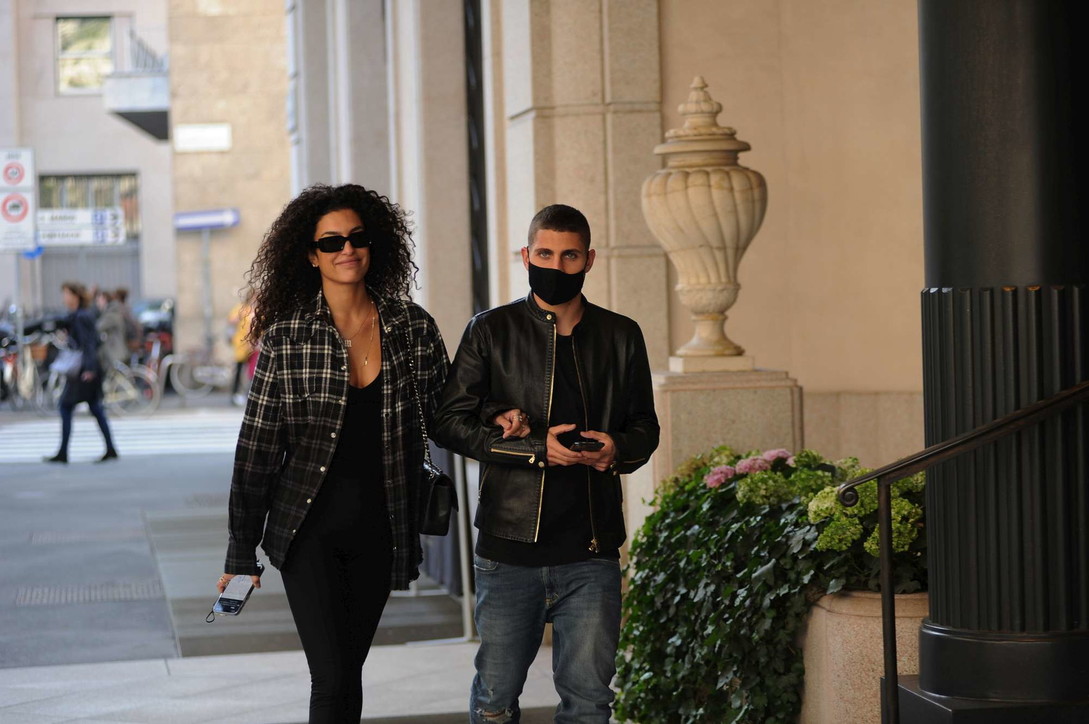 Marco Verratti e Federico Balzaretti fanno shopping a Milano con le mogli
