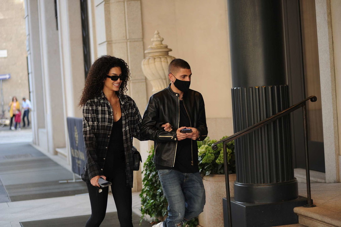 Marco Verratti e Federico Balzaretti fanno shopping a Milano con le mogli
