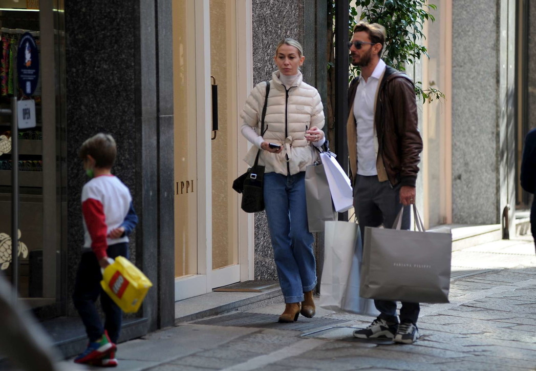 Marco Verratti e Federico Balzaretti fanno shopping a Milano con le mogli