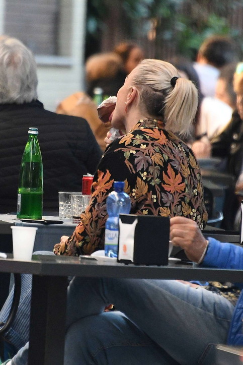 Dalla Barale a Ligabue, guarda cosa fanno i vip nel tempo libero