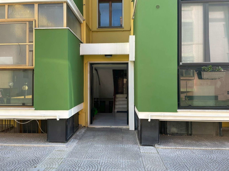 Donna uccisa in casa a coltellate