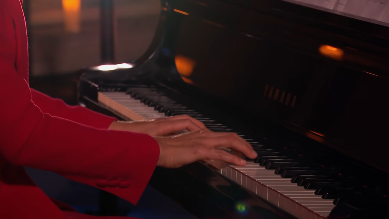 Kate Middleton per la prima volta suona il piano in pubblico per