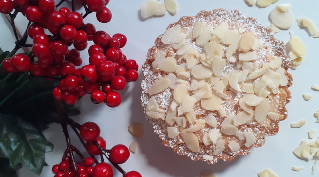 Crostatine con frangipane e mandorle