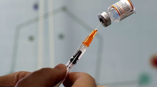 Covid, governo francese: "Obbligo vaccinale non è il modo più efficace" | Gb, continua la discesa dei contagi