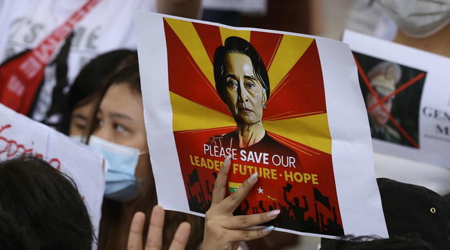 Myanmar, Aung San Suu Kyi condannata ad altri quattro anni di carcere