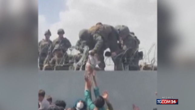 Afghanistan, torna dalla sua famiglia il bimbo affidato ai marines