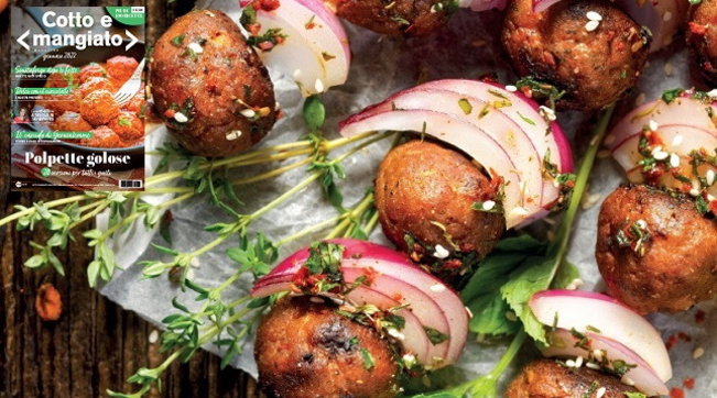 Spiedini di polpette e cipolle rosse