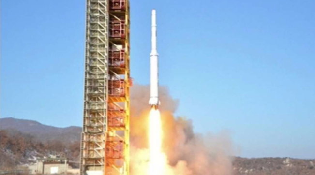 Corea del nord missile razzo satellite kim yong un