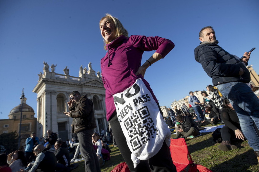 Covid, manifestazioni No Green pass e No vax a Roma e Milano