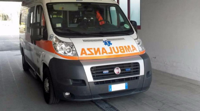 ambulanza 118 generica giorno estate