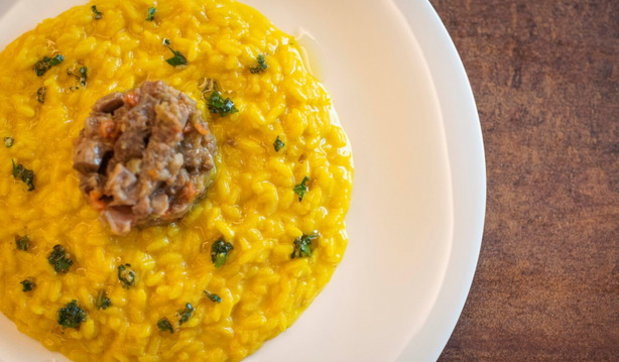 Carnaroli mantecato allo zafferano con ragù di ossobuco