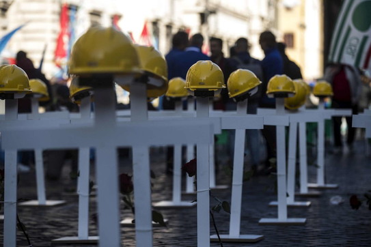 croci bianche, morti sul lavoro, incidenti sul lavoro, manifestazione edili roma