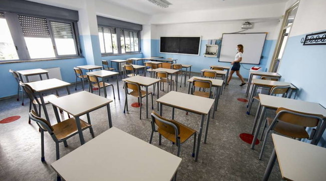 scuola, banchi