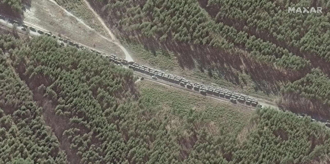 Migliaia di mezzi russi verso Kiev: fotografata dal satellite una colonna lunga oltre 60 chilometri