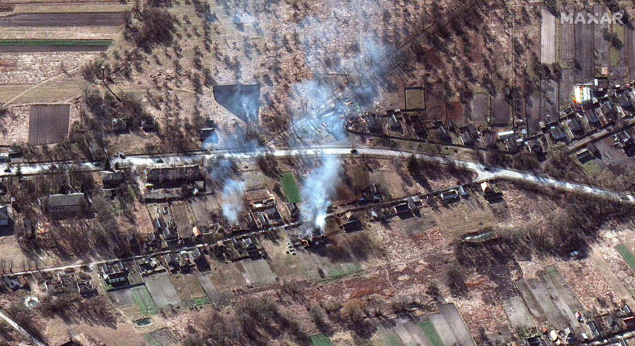 Migliaia di mezzi russi verso Kiev: fotografata dal satellite una colonna lunga oltre 60 chilometri