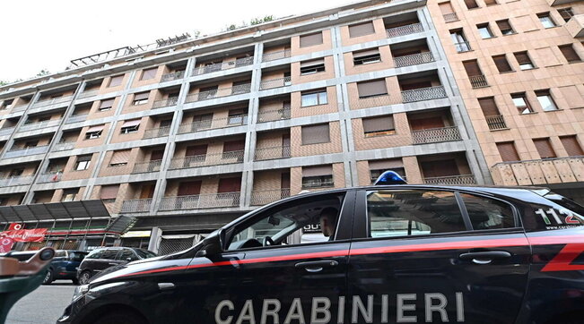 ucciso cantina torino carabinieri cc auto