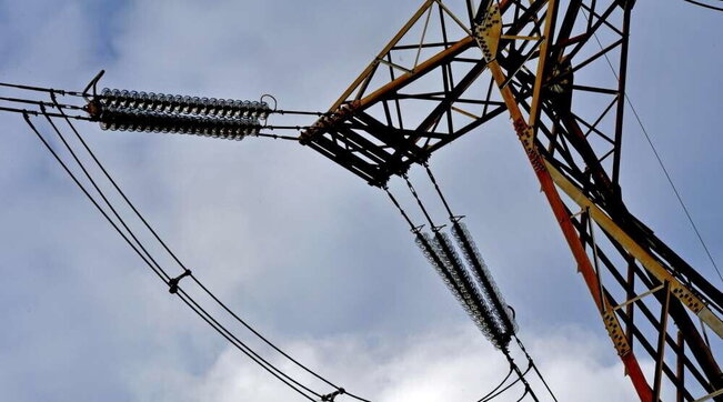 traliccio, energia, luce, bollette