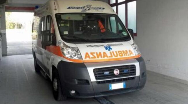 ambulanza 118 generica giorno estate