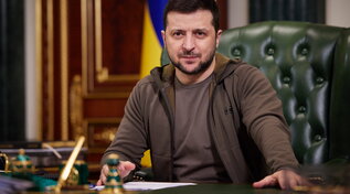 Ucraina, Zelensky e lo stile militare: le magliette come "divisa"
