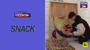 Ucraina, "il mago del cubo di Rubik" omaggia Zelensky