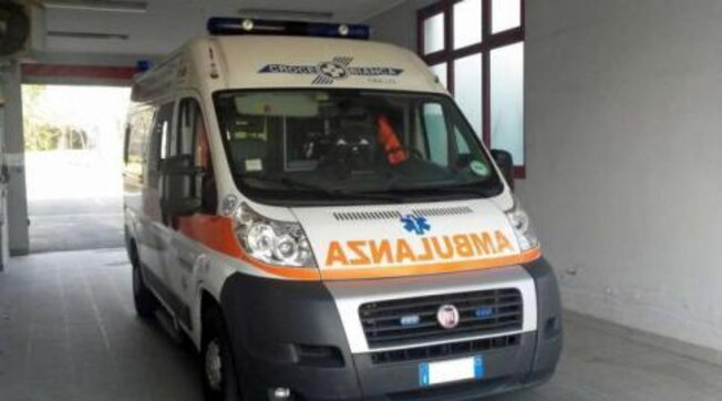 ambulanza 118 generica giorno estate